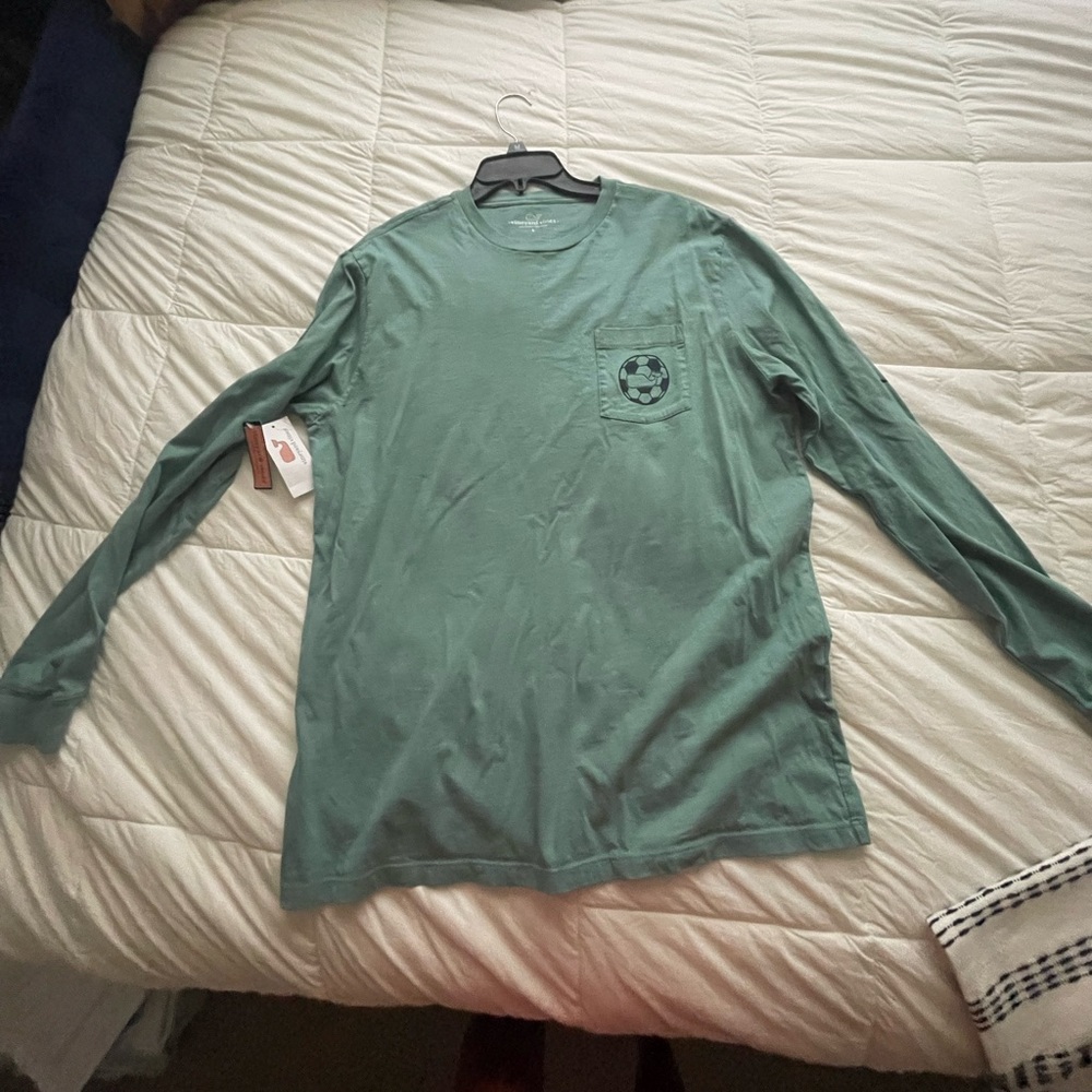 Vineyard Vines Long sleeve size large pocket tee